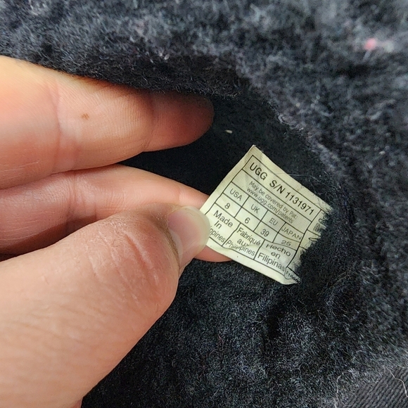 UGG Fluffita Black Fuzzy Slide Sandals, Size 8 - Picture 8 of 8